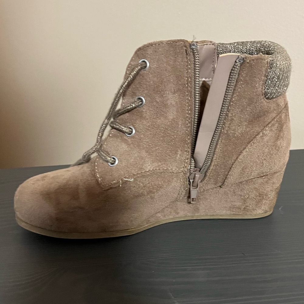 Girls Wedge Bootie - Picture 2 of 8